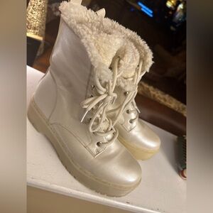 Unionbay pearl white Boots size 9M